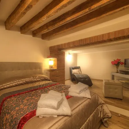 Duomo Luxury Apartment "Palazzo Del Re"-3