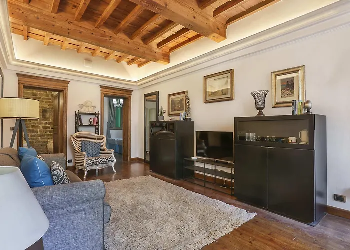 Pontevecchio Stylish Apartment In Florence